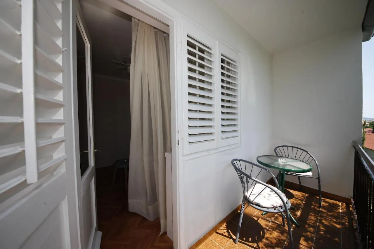 Guest house Apartments And Rooms By The Sea Banjol, Rab - 5077