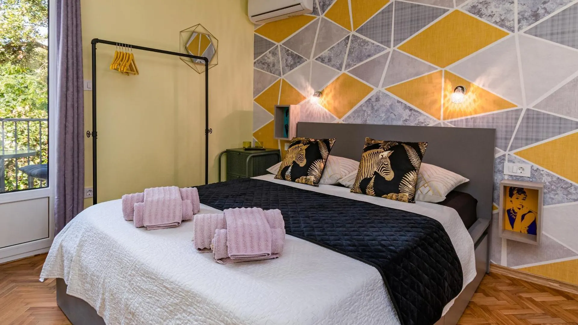 Guest house Apartments And Rooms By The Sea Banjol, Rab - 5077