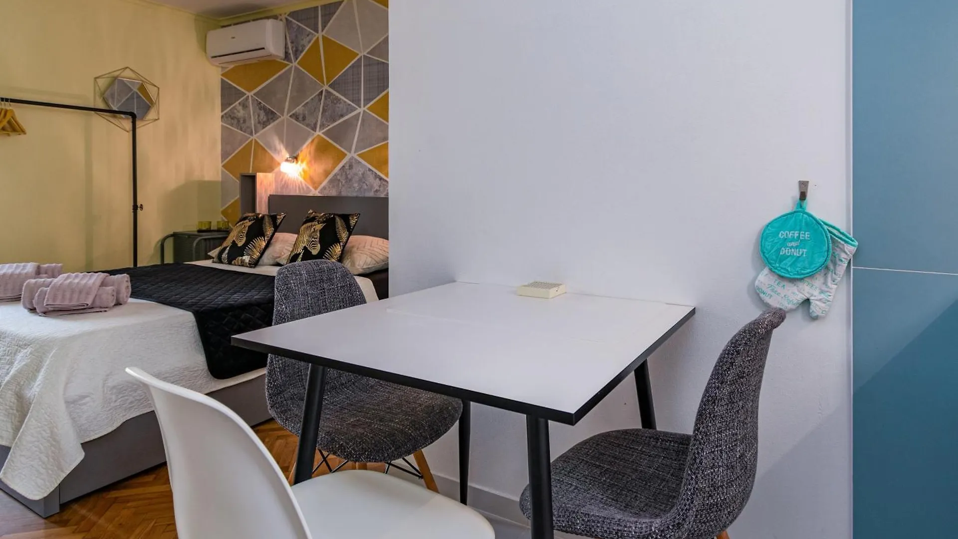 Apartments And Rooms By The Sea Banjol, Rab - 5077 Guest house